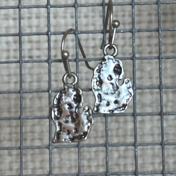 Set of cute earrings. Lots listed, bundle and save!! - Picture 2 of 2